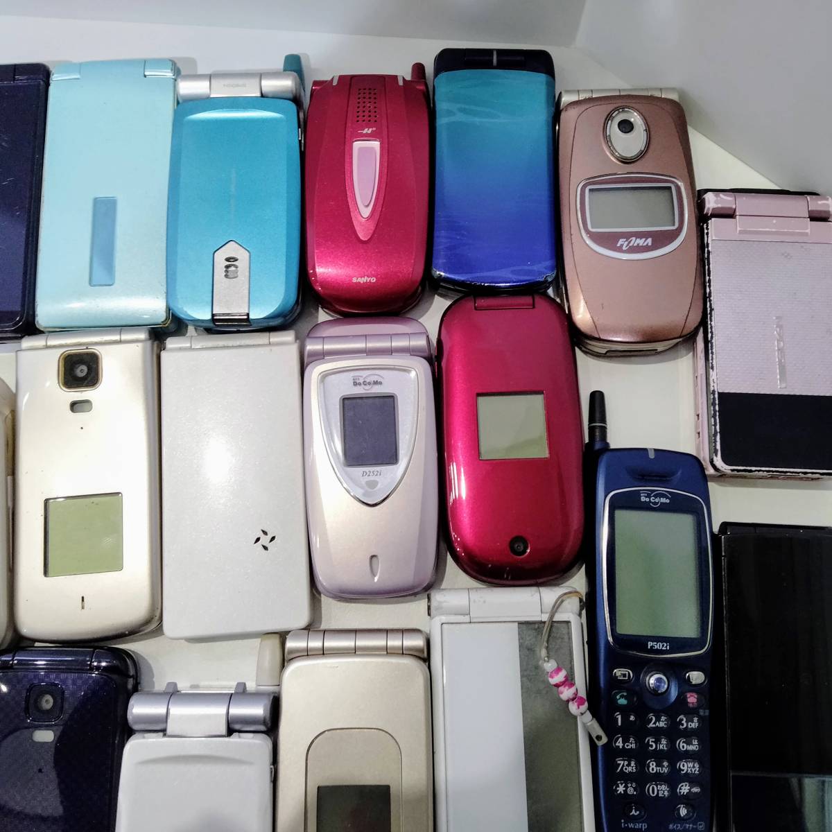 【D-358】ジャンク携帯電話おまとめ　ガラケー29台、Android8台、iPhone2台、iPad2台、kidle1台 ガラケー 携帯電話 まとめ ガラケー3台 古い携帯電話39台 ムスビー｜モバイル市場☆スマホ☆ガラケー☆ジャンク携帯☆50台