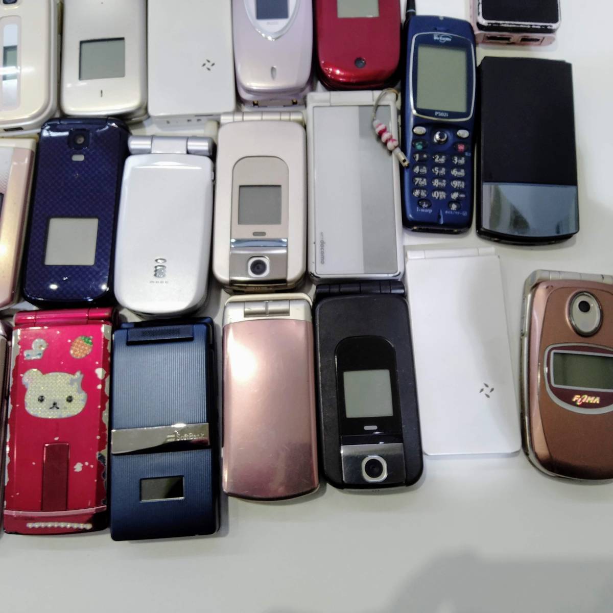 【D-358】ジャンク携帯電話おまとめ　ガラケー29台、Android8台、iPhone2台、iPad2台、kidle1台 ガラケー 携帯電話 まとめ ガラケー3台 古い携帯電話39台 ムスビー｜モバイル市場☆スマホ☆ガラケー☆ジャンク携帯☆50台