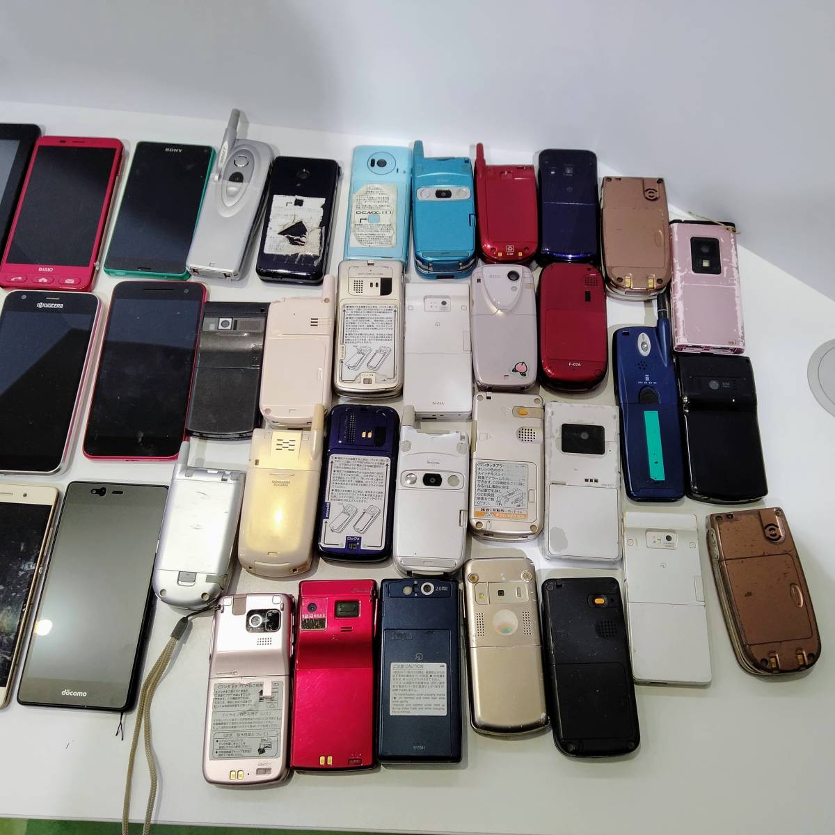 【D-358】ジャンク携帯電話おまとめ　ガラケー29台、Android8台、iPhone2台、iPad2台、kidle1台 ガラケー 携帯電話 まとめ ガラケー3台 古い携帯電話39台 ムスビー｜モバイル市場☆スマホ☆ガラケー☆ジャンク携帯☆50台