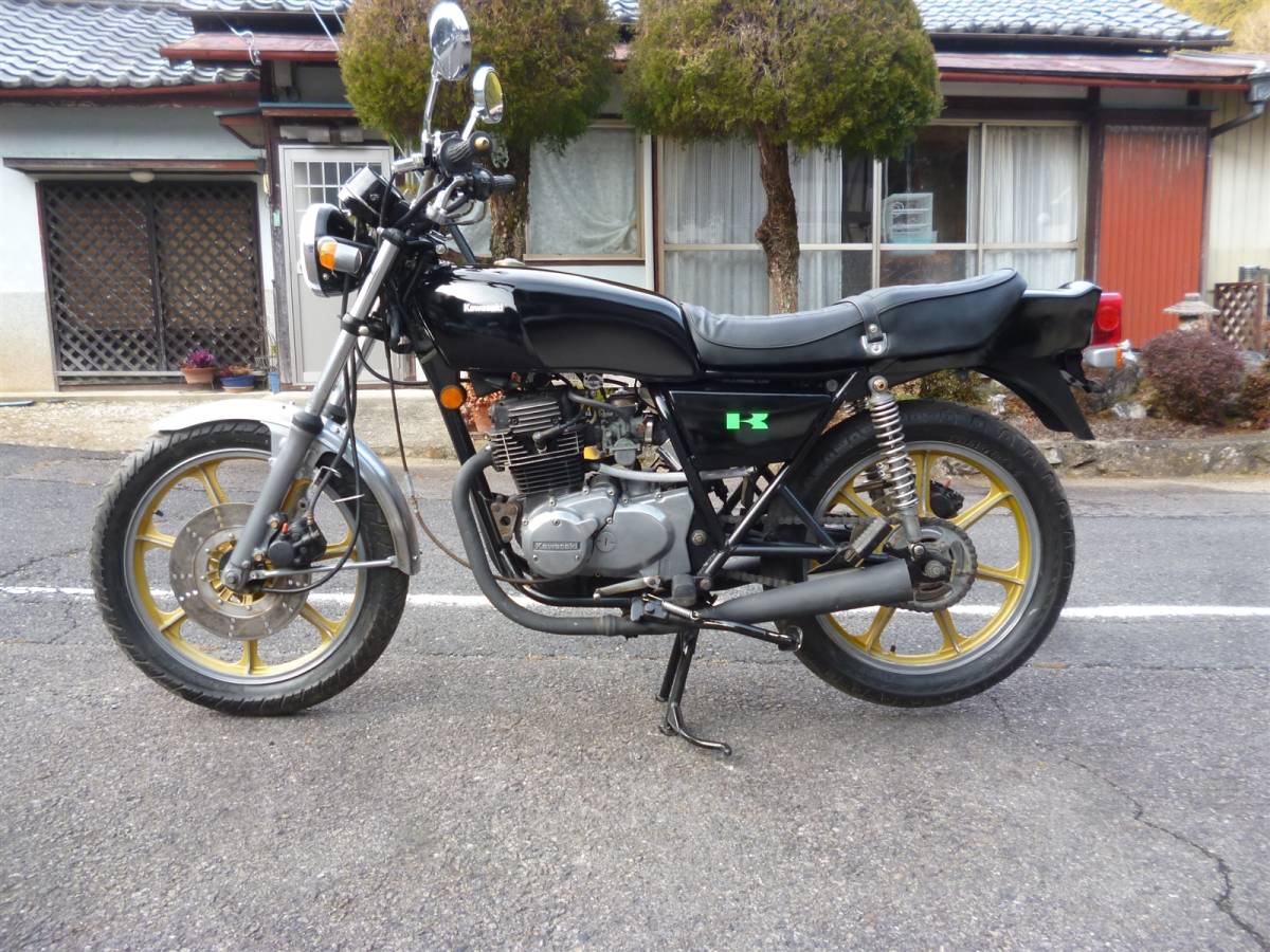 ◇Z250FT 1型ガソリンタンク(KZ250A) 再塗装等レストア用(中古