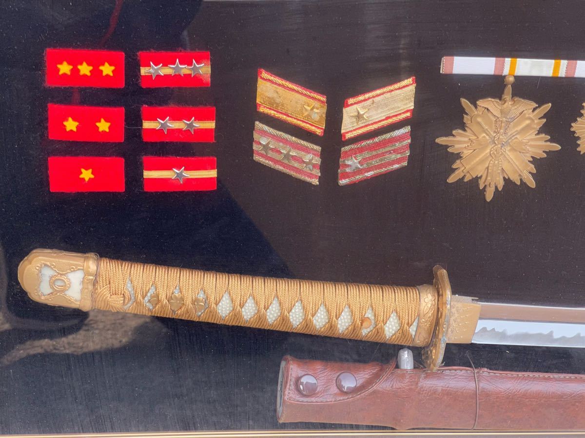 日本陸軍 軍刀 模造刀 菊紋 五芒星 金鵄 旭日勲章 肩章 襟章 階級章 少将 大中小佐官 尉官 曹長軍曹伍長兵長上等一二等兵 複製品 額装 徽章 売買されたオークション情報 Yahooの商品情報をアーカイブ公開 オークファン Aucfan Com