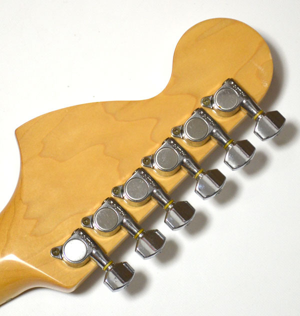 FENDER Japan ストラトST-72 (UP GRADE)ハードケース付 大人気，セール ☆ソフトケース付！FENDER JAPAN フェンダージャパン