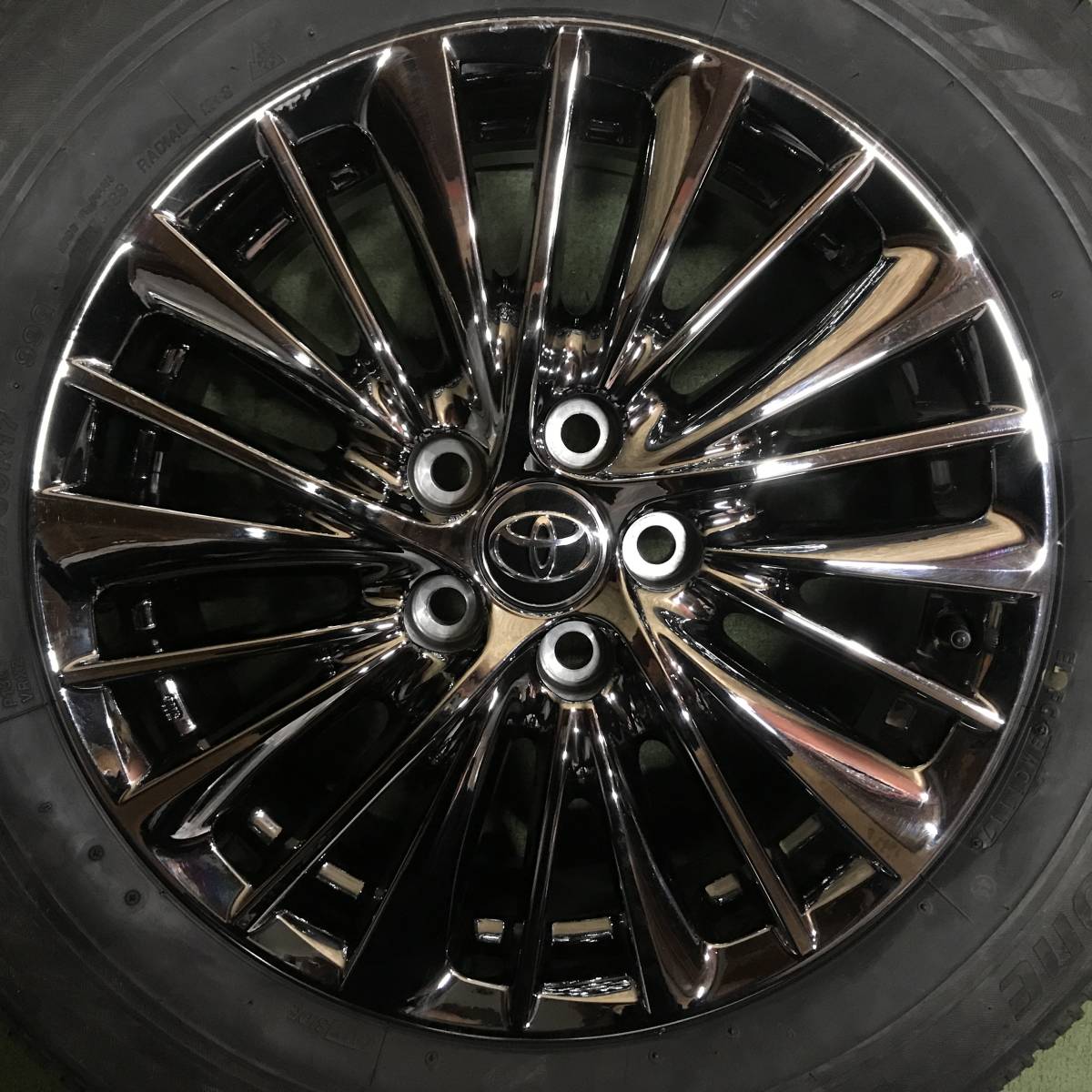 30系アルファード エグゼクティブラウンジ 純正ホイール&スタッドレスタイヤ トヨタ YOKOHAMA 21年製 30アルファードエグゼクティブラウンジ純正 17