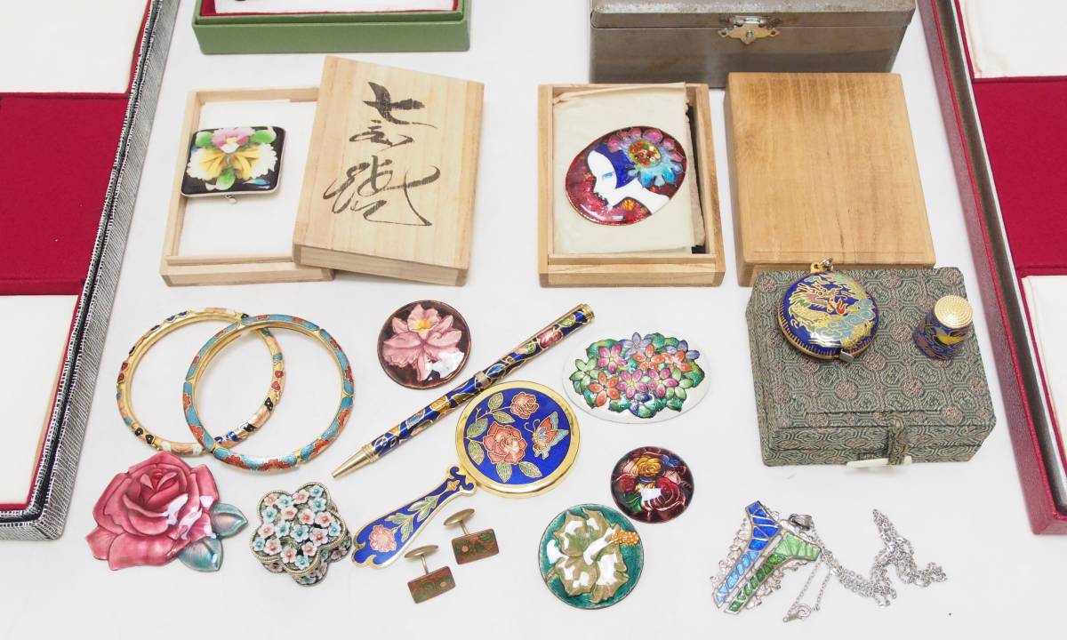 清朝末期 中華民国時代 中国七宝 七宝焼　ガラス工芸 お猪口 中国古美術 中国伝統工芸美術 景泰藍 七宝焼き 花模様 ネックレス 希少未使用保管