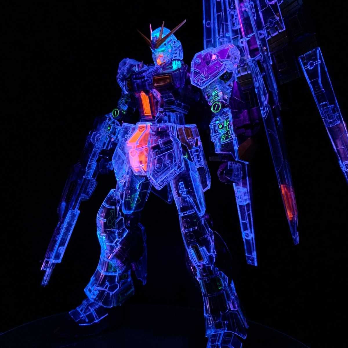 RG1/144 νガンダム RX-93 HWS［クリアカラー］蛍光塗装完成品 ブラック