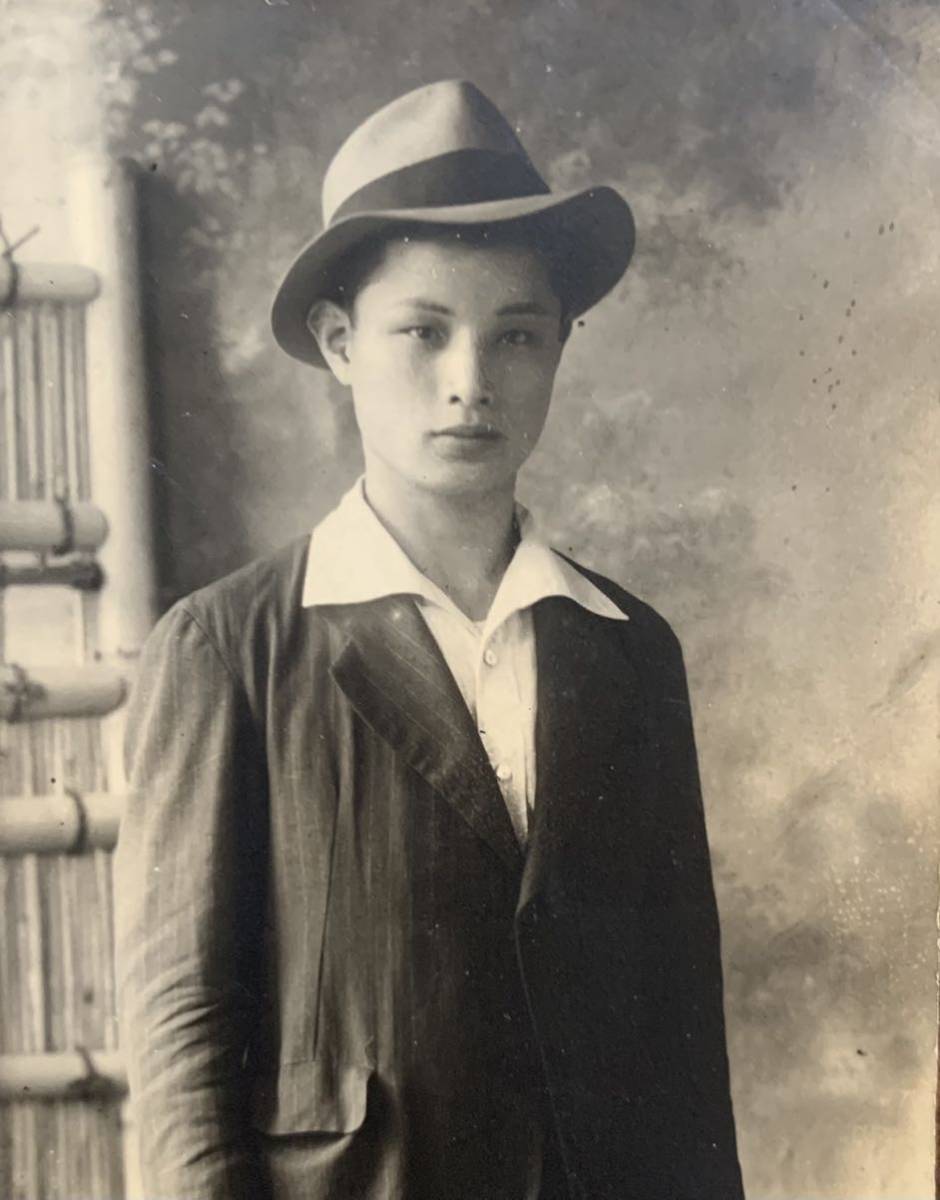 戦前 背広 男性 1枚 古写真 昭和 戦前 着物 国民服 スーツ 外套 コート 服装 洋装 大日本帝国 資料 日本軍 白黒写真 017 その他 売買されたオークション情報 Yahooの商品情報をアーカイブ公開 オークファン Aucfan Com