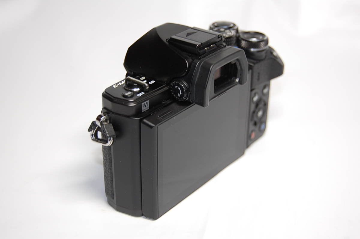 動作品 OLYMPUS オリンパス OM-D E-M10 Mark II ボディ　シャッター数5500 E-M10 OM-D OLYMPUS m10 正常動作品 ☆オリンパス