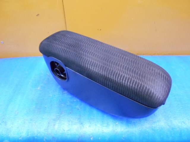 Hm1 バモス アームレスト 肘掛け Pbp 品 784 ホンダ用 売買されたオークション情報 Yahooの商品情報をアーカイブ公開 オークファン Aucfan Com