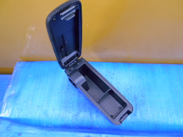 Hm1 バモス アームレスト 肘掛け Pbp 品 784 ホンダ用 売買されたオークション情報 Yahooの商品情報をアーカイブ公開 オークファン Aucfan Com