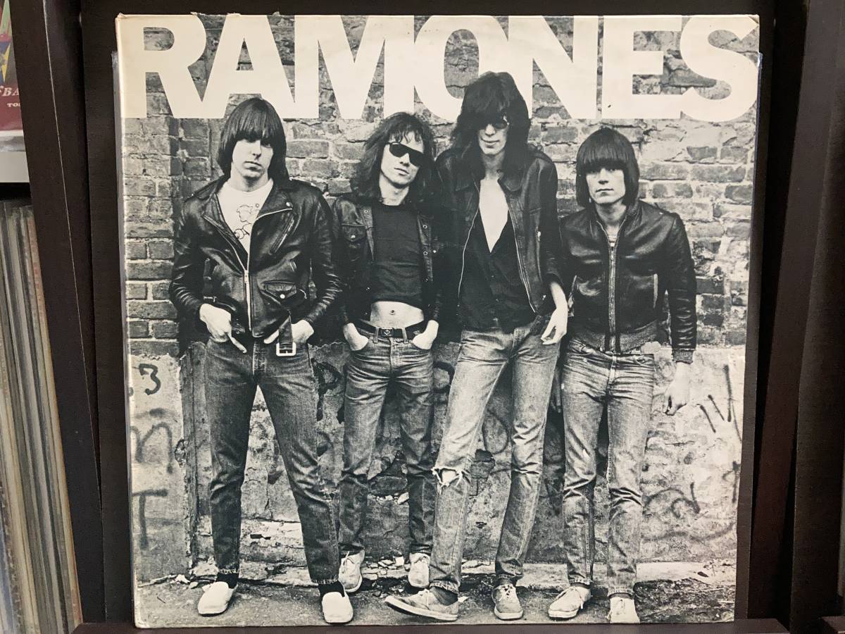 新作，豊富な LP RAMONES S.T. 76年 UK Sire 英国盤 アナログ ニューヨークパンク 名盤 1st Blitzkrieg Bop 盤質良好 爆音 インナー欠損(P)｜売買されたオークション情報、yahooの商品情報をアーカイブ公開 - オークファ P