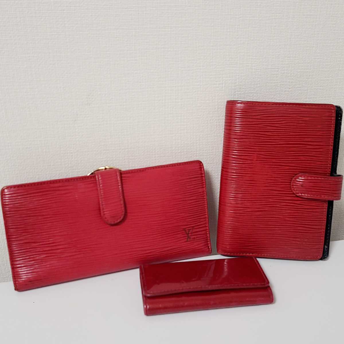 超絶人気 LOUIS VUITTON ルイヴィトン エピ 二つ折り 長財布 手帳 