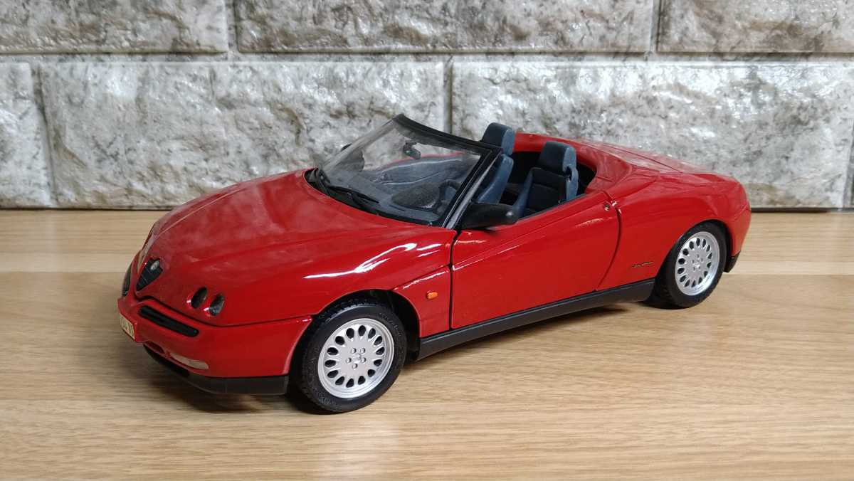 1⁄18 アルファロメオ スパイダー Alfa Romeo Spider ミニカー SPIDER