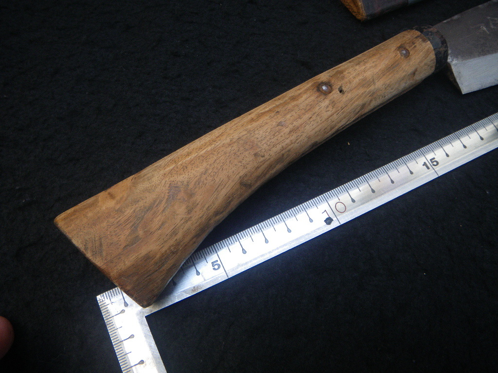 168 越後国宗房 角ナタ 角鉈 桜皮鞘付 腰鉈 黒打 自然薯掘り 山菜採り 渓流 藪掃い 林道走行 造園 キャンプ アウトドア 斧 売買されたオークション情報 Yahooの商品情報をアーカイブ公開 オークファン Aucfan Com