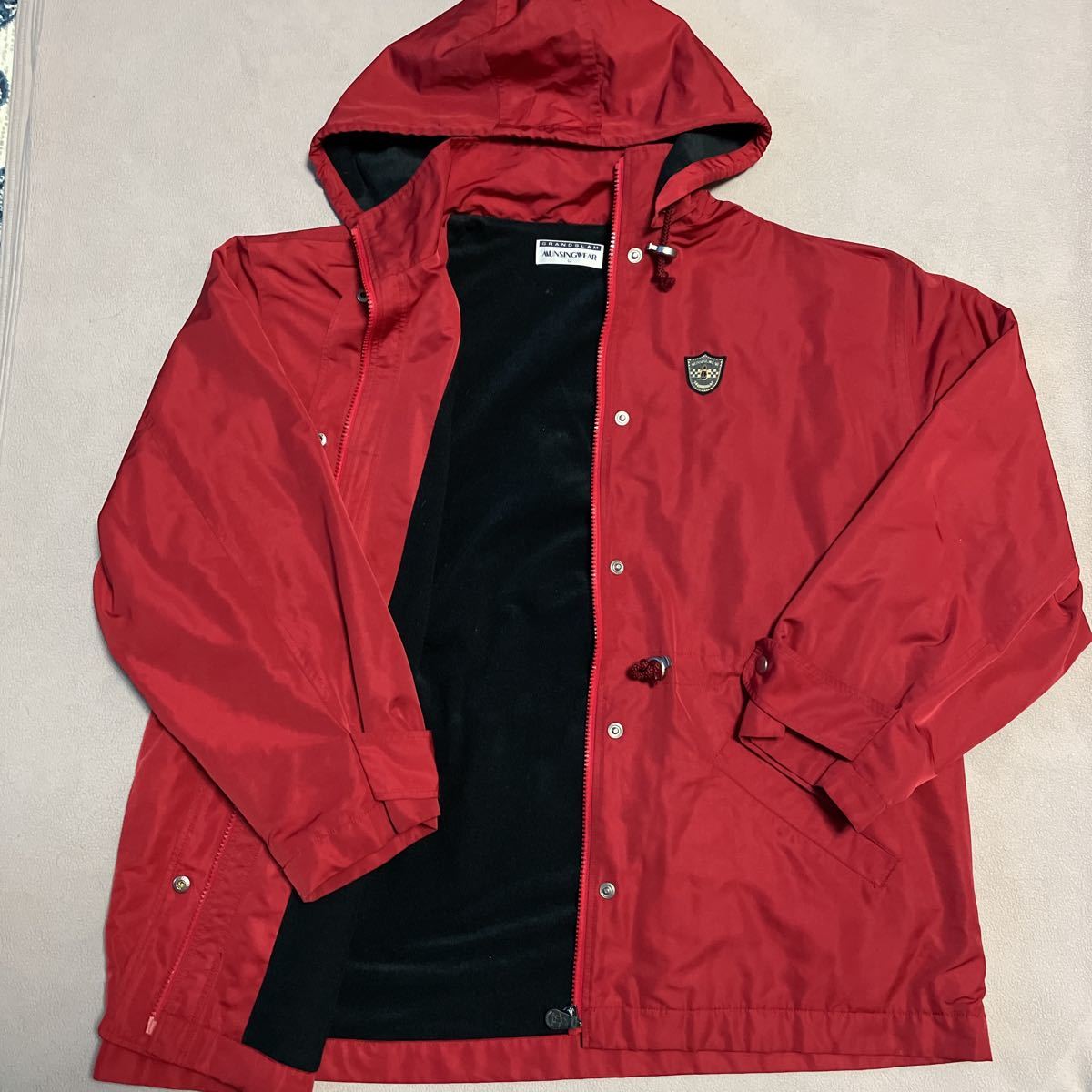 最新作，新作登場 マンシングウェア munsingwear ナイロンアウター ナイロンジャケット Lサイズ レッドカラー(マンシング)｜売買されたオークション情報、yahooの商品情報をアーカイブ公開 - オークファン ジャンパー、ジャケット