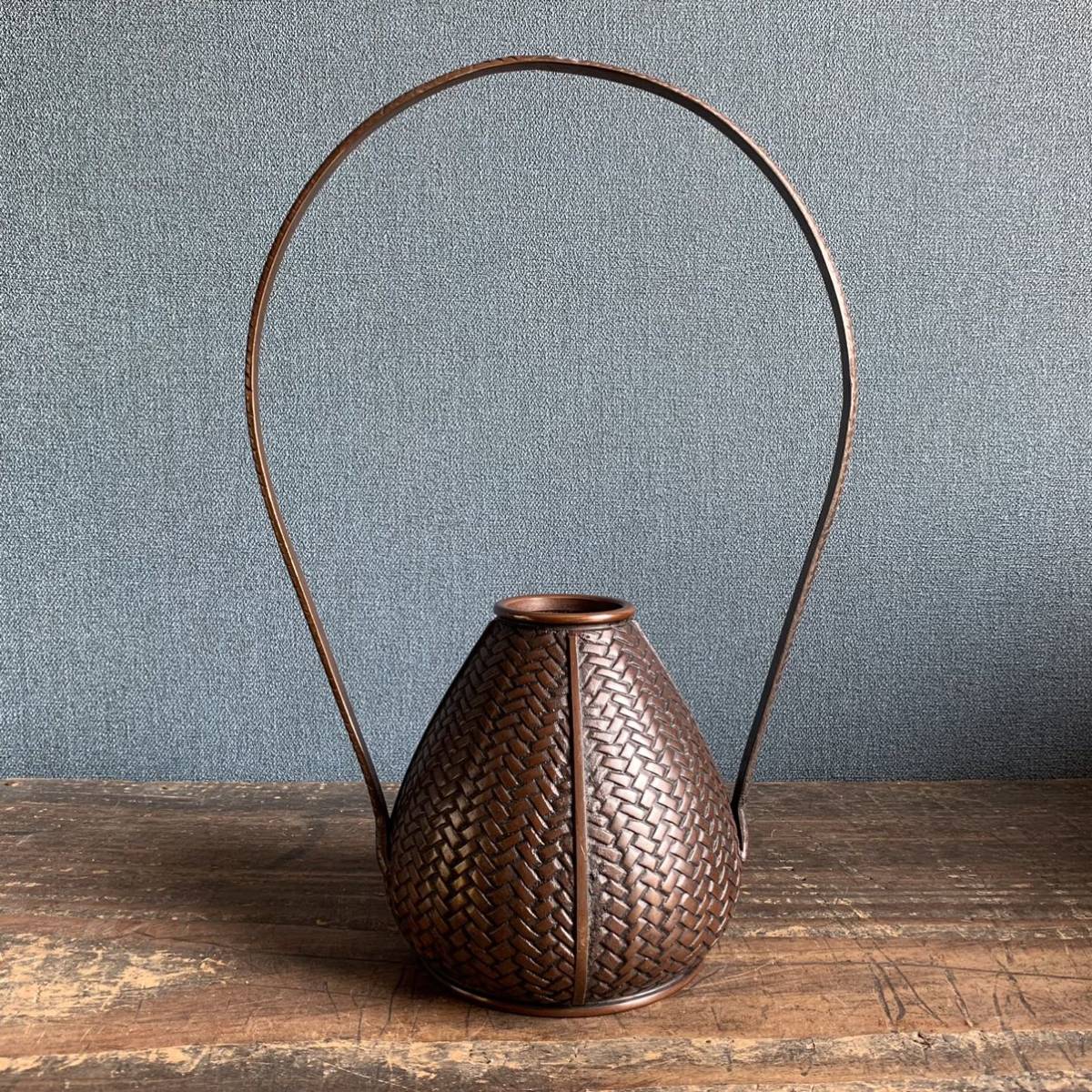 高岡銅器 銅製 花瓶 網代(大) 天龍作 桐箱 華道 高岡銅器 網代花器 端峰作 銅製 花器 編み 天龍 (花器)｜売買された