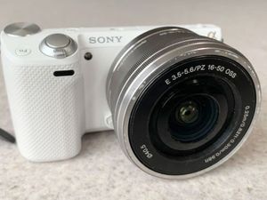 sony NEX-5RY 塩辛く ダブルズームレンズキット、付属品1式、ケース2 