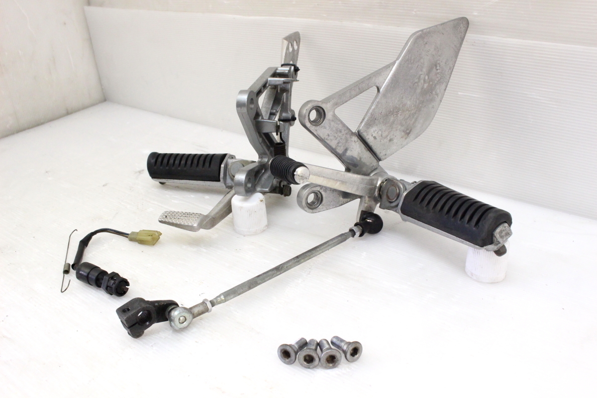 けー商品 27267 ZX-9R ZX900B-0301** ステップ 左右 セット ft01
