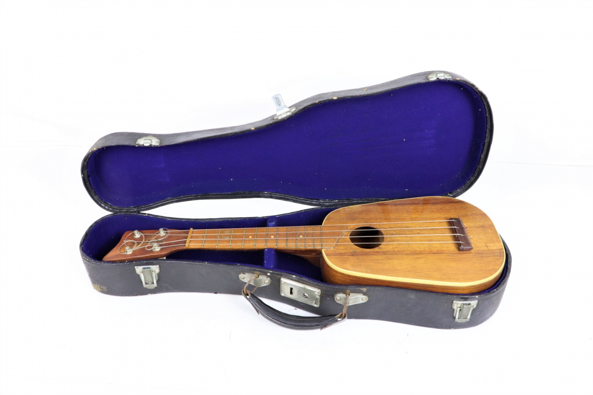 Kamaka Ukulele カマカウクレレ ケース付 弦楽器 楽器 曲 飾り かわいい かっこいい プレゼント おうち時間 趣味 お花見 040fser79 本体 売買されたオークション情報 Yahooの商品情報をアーカイブ公開 オークファン Aucfan Com