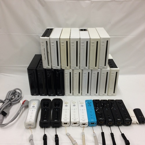 期間限定！値下げ！ Wii本体+コントローラー4つ付き Wii