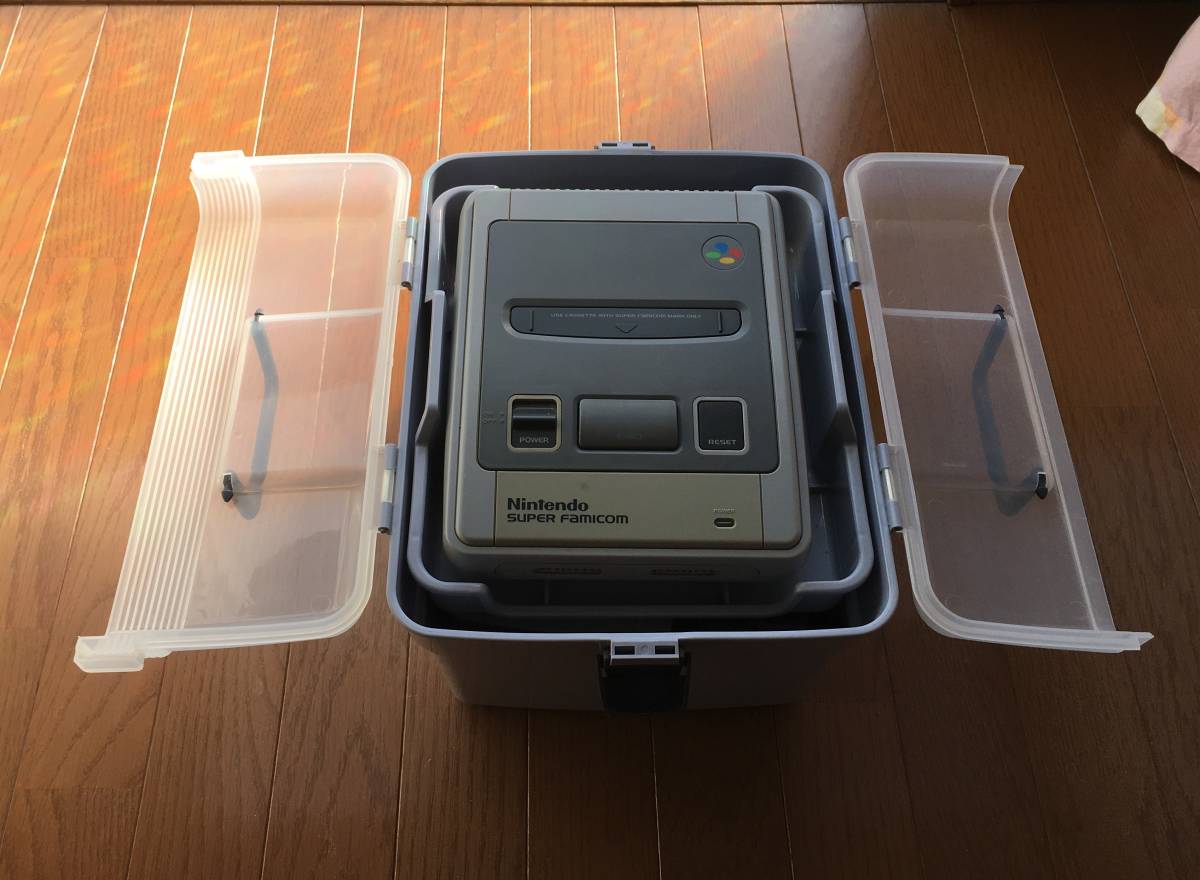 スーパーファミコンキャリーケース 本体 コントローラ✖️2 香ばしく