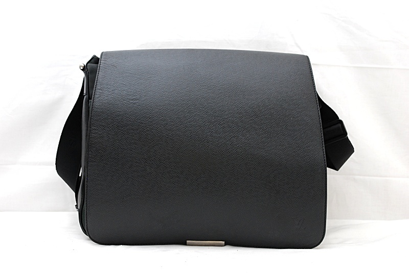 ☆極美品☆ ルイヴィトン Louis Vuitton タイガ ヴィクトール メンズ