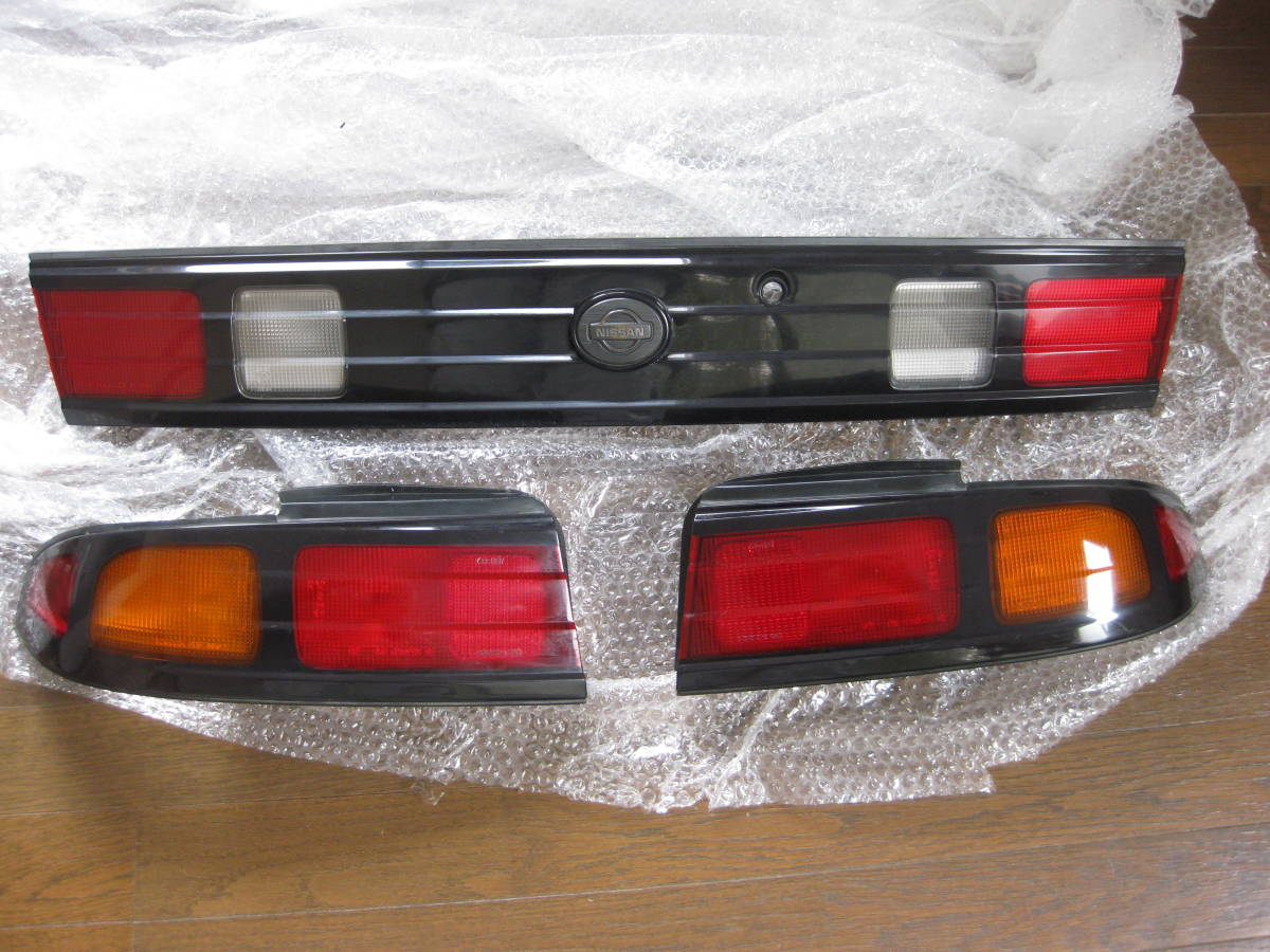 【豊富な，大人気】 S14 シルビア 後期 純正 テールランプ テールライト セット 左右 センター 品(テールライト)｜売買されたオークション情報、yahooの商品情報をアーカイブ公開 - オークファン 日産用