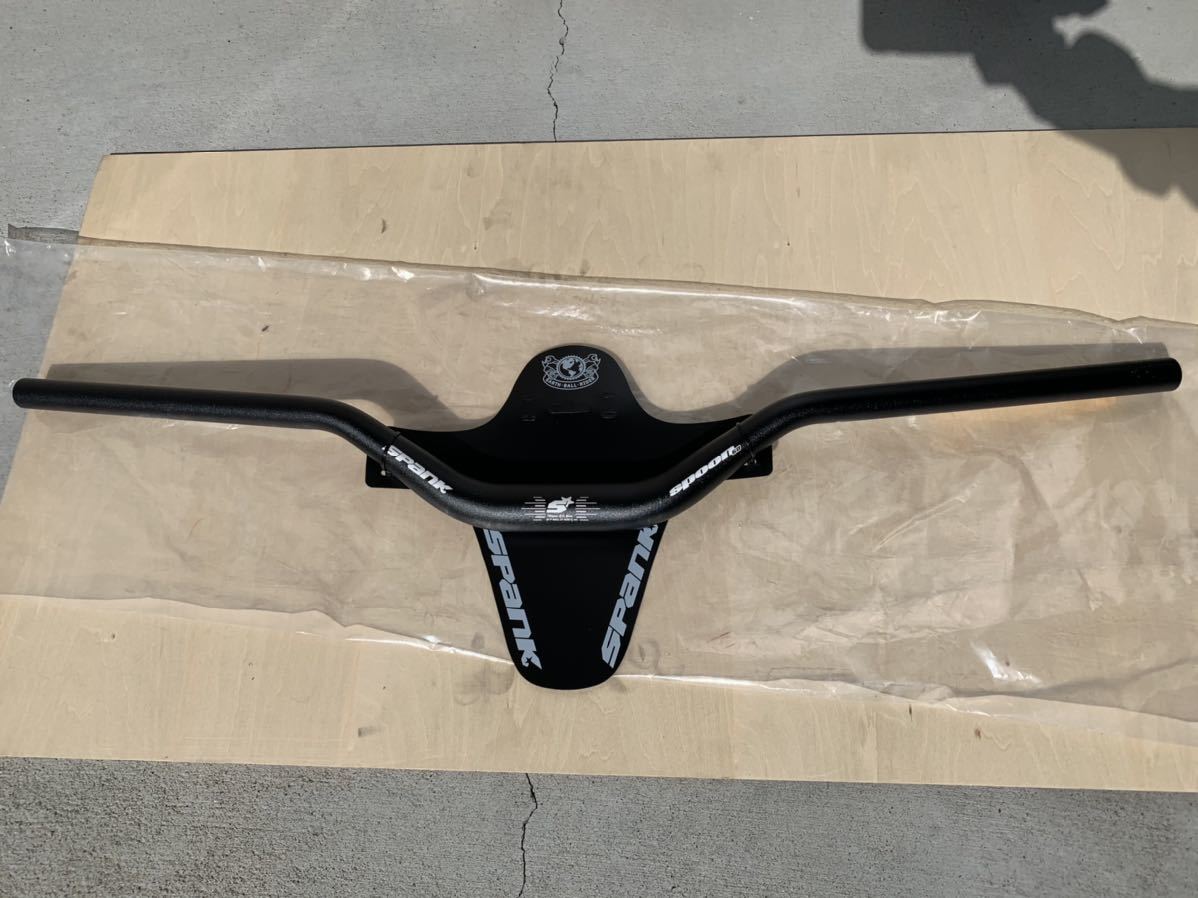 SPANK SPOON ハンドルバー 60mmライズ 785幅 31.8 shotpeen black ...