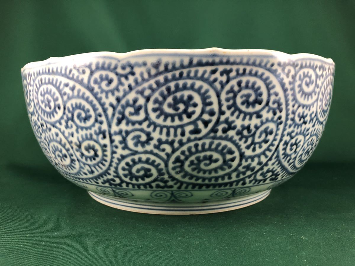 送料無料】◇古伊万里◇染付 蛸唐草文様 大鉢 24.8cm 大明成化年製 