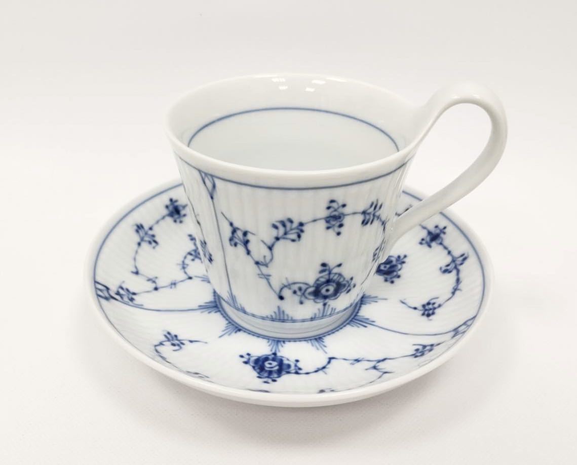 定番人気，品質保証 1169 ROYAL COPENHAGEN ロイヤルコペンハーゲン ブルー フルー テッド プレイン ハイ ハンドル カップ&ソーサー(ロイヤルコペンハーゲン)｜売買されたオークション情報、yahooの商品情報をアー ロイヤルコペンハーゲン