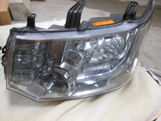 CV1W　CV2W　CV4W　CV5W　前期　デリカD5　デリカD：5　ヘッドランプユニット左右　中古