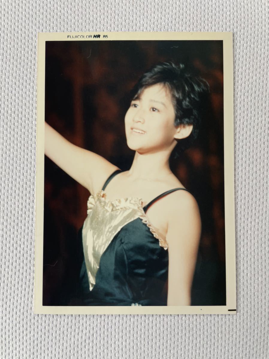 岡田有希子③ 写真E判 当時もの 生写真 当時物 写真 TI40岡田有希子