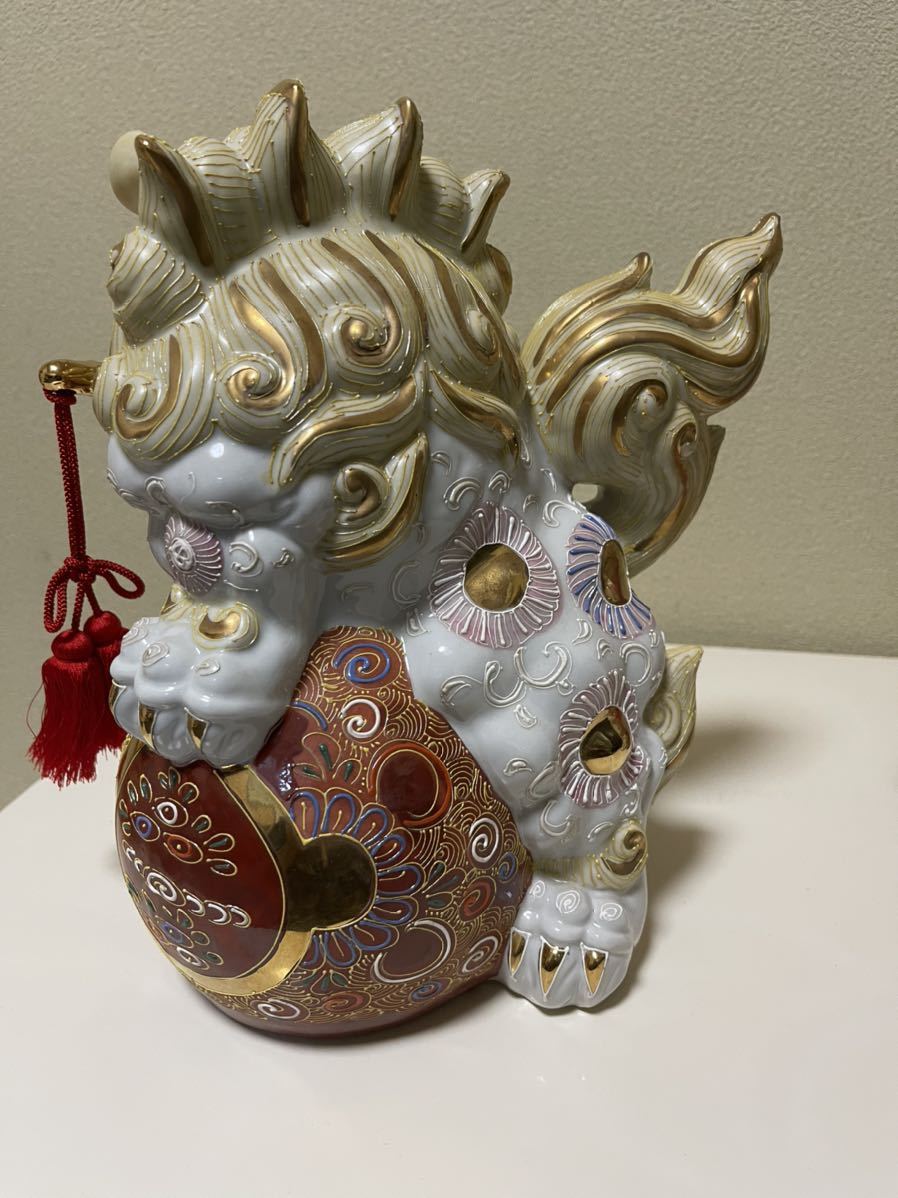 九谷焼八幡窯 玉獅子 須栄義氏 作の在銘品