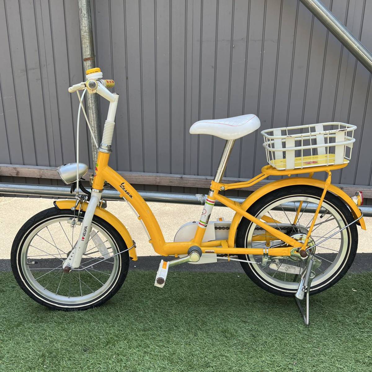 管2669 直接取引大歓迎　VESPA　　16インチ　子供用自転車_1