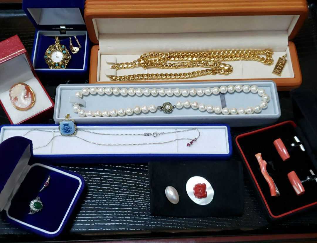 【実家整理品F】イミテーションアクセサリー約1200gネックレス、ブローチ、指輪 実家整理品F】イミテーションアクセサリー約1200gネックレス、ブローチ