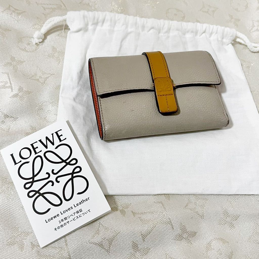 【全国無料，定番】 LOEWE ロエベ スモール バーティカルウォレット SMALL VERTICAL WALLET アナグラム 三つ折り財布 小銭入れ 折財布 ベージュ(財布)｜売買されたオークション情報、yahooの商品情報をアーカイブ公開 - 女性用