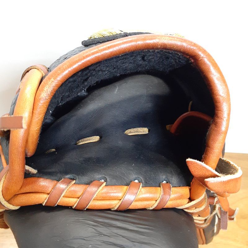 アンダーアーマー クロコダイル調レザー UA OUTFIELDER 限定品 UNDER