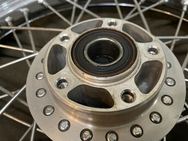 ハーレ　エボ　フロントホイール　ブレーキディスク　シャフト フロントホイール。19インチ/ダブルディスク用。1インチシャフト 検索
