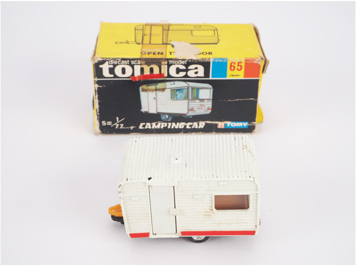 トミカ黒箱65フランスベッドキャンピングカースカイライン岩石落とし