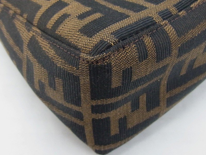 ■ フェンディ/FENDI ■ ズッカ柄 ハンド ポーチ　2349 ■ 内部劣化あり フェンディ FENDI ポーチ 本物 美品□フェンディ□ズッカ ミニバッグ