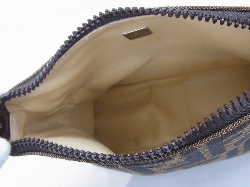 ■ フェンディ/FENDI ■ ズッカ柄 ハンド ポーチ　2349 ■ 内部劣化あり フェンディ FENDI ポーチ 本物 美品□フェンディ□ズッカ ミニバッグ
