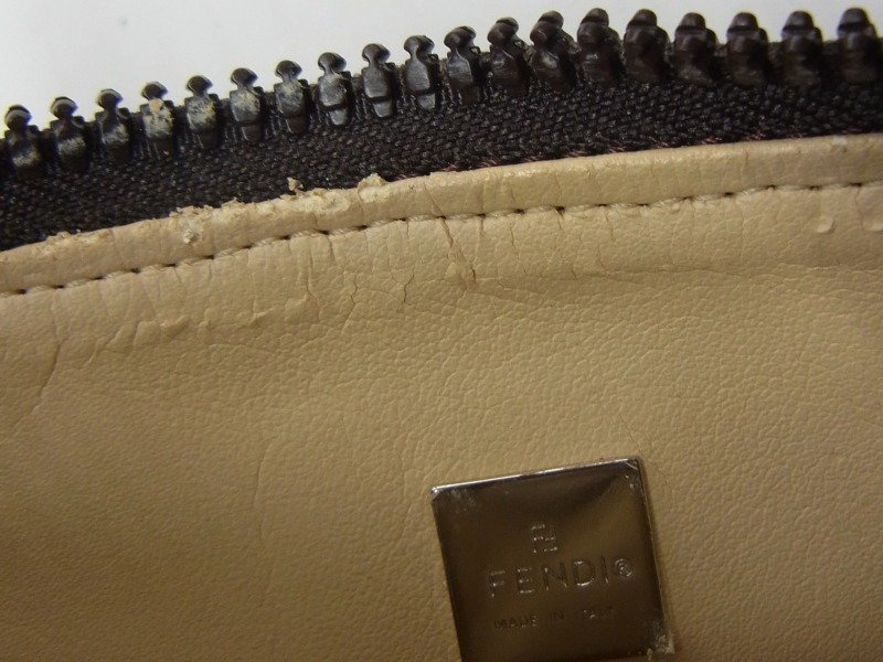 ■ フェンディ/FENDI ■ ズッカ柄 ハンド ポーチ　2349 ■ 内部劣化あり フェンディ FENDI ポーチ 本物 美品□フェンディ□ズッカ ミニバッグ