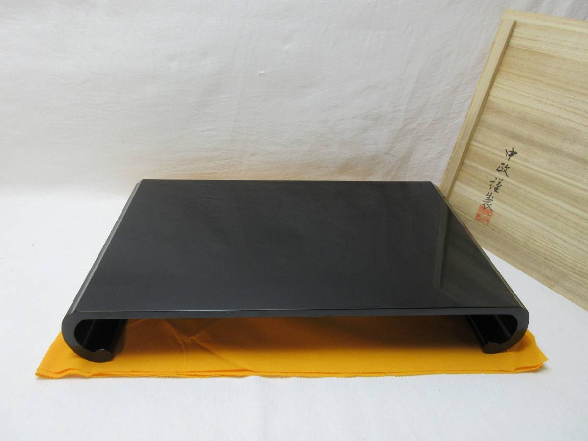 404731【 未使用 茶道具 中政謹製 輪島塗 花台 木製黒漆塗 栞 共箱 