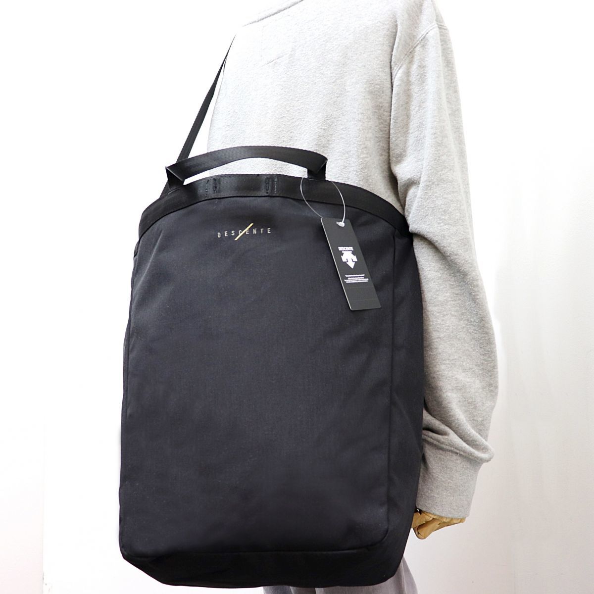 ★デサント DESCENTE 新品 メンズ 軽量 大容量 A4サイズ シンプル ななめ掛け ショルダーバッグ BAG かばん 鞄[DMCSJA70BK1N]一 六★QWER★