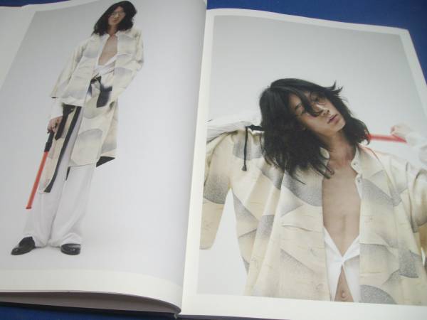 MODELS × JINS 綾野剛 即決】MODELS × JIN'S 綾野剛 掲載写真集 限定品(めがね)｜売買された