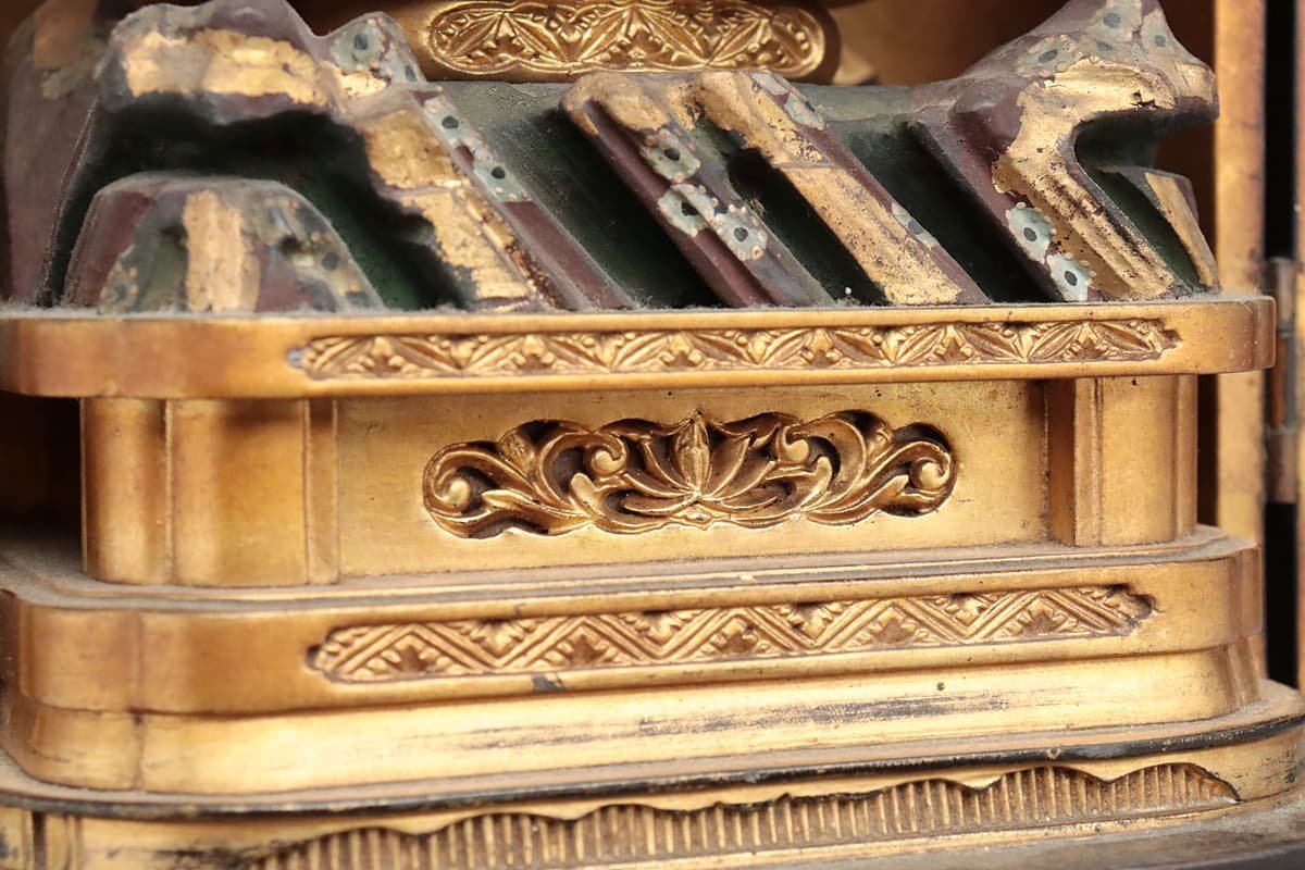 仏】 ☆ 仏教 厚かっ 黒漆内金箔厨子 ☆ 時代物 花卉 蝙蝠 彫刻銅活 