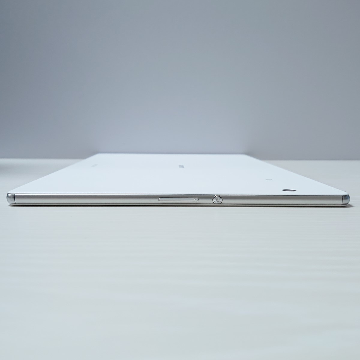 ☆【19769WM】 美品 SONY Xperia Z4 Tablet SGP712JP ホワイト Wi-Fi