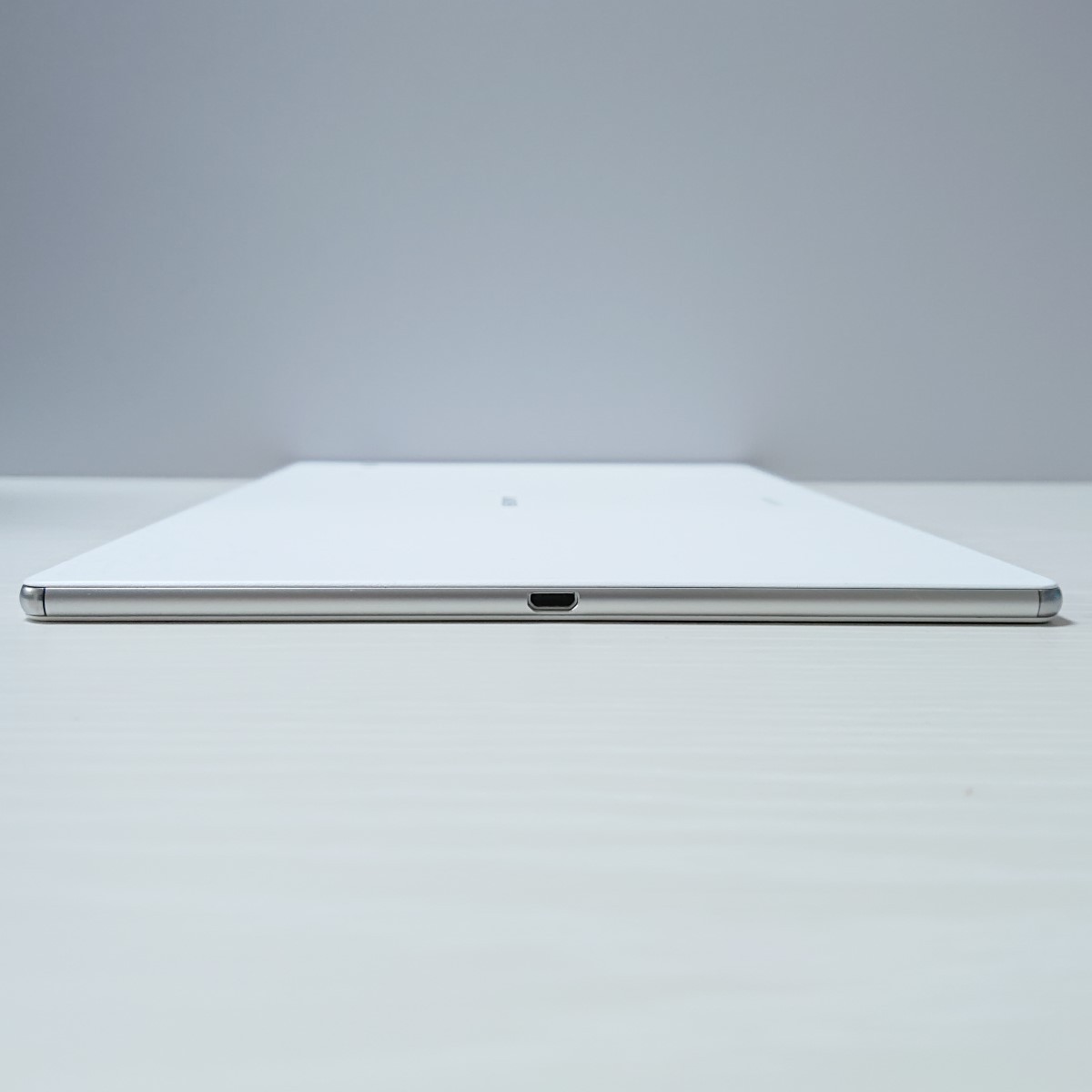 ☆【19769WM】 美品 SONY Xperia Z4 Tablet SGP712JP ホワイト Wi-Fi