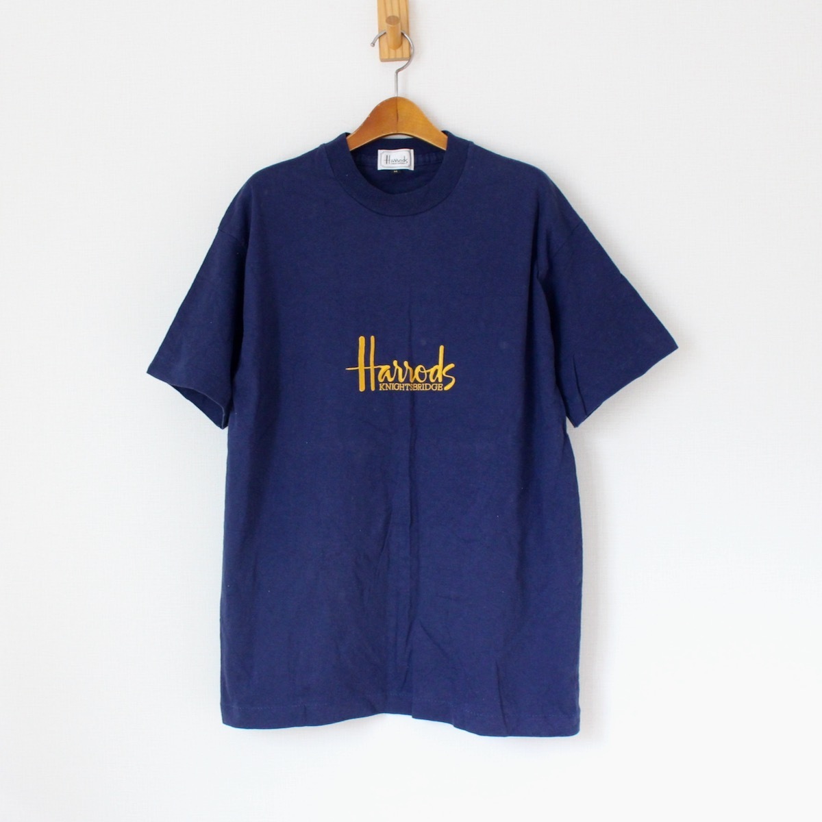 Harrods ハロッズ Tシャツ ブリテン（英国）製 ロゴ刺繍 ネイビー M （w-0376）