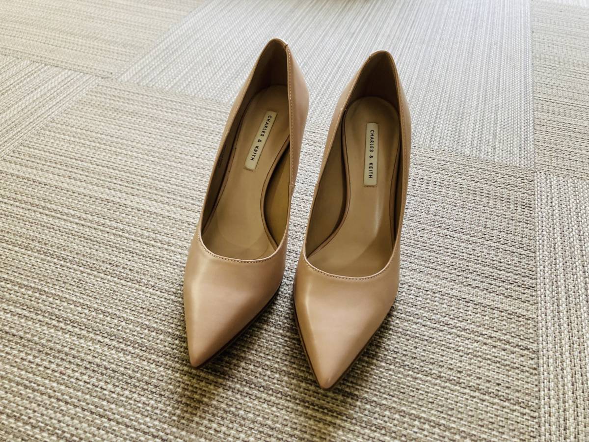 １度使用 Charles Keith チャールズアンドキース パンプス サイズ36 約23cm ベージュ系 売買されたオークション情報 Yahooの商品情報をアーカイブ公開 オークファン Aucfan Com