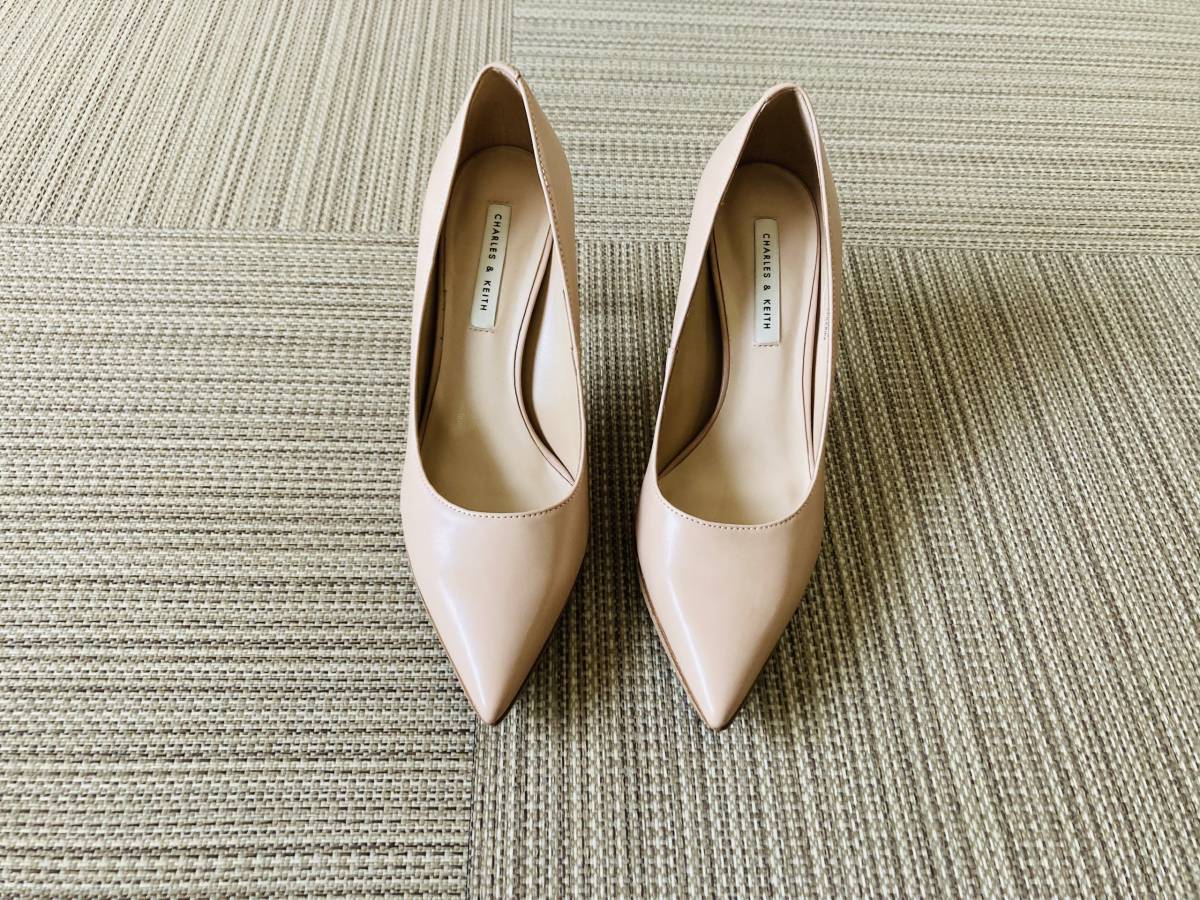１度使用 Charles Keith チャールズアンドキース パンプス サイズ36 約23cm ベージュ系 売買されたオークション情報 Yahooの商品情報をアーカイブ公開 オークファン Aucfan Com